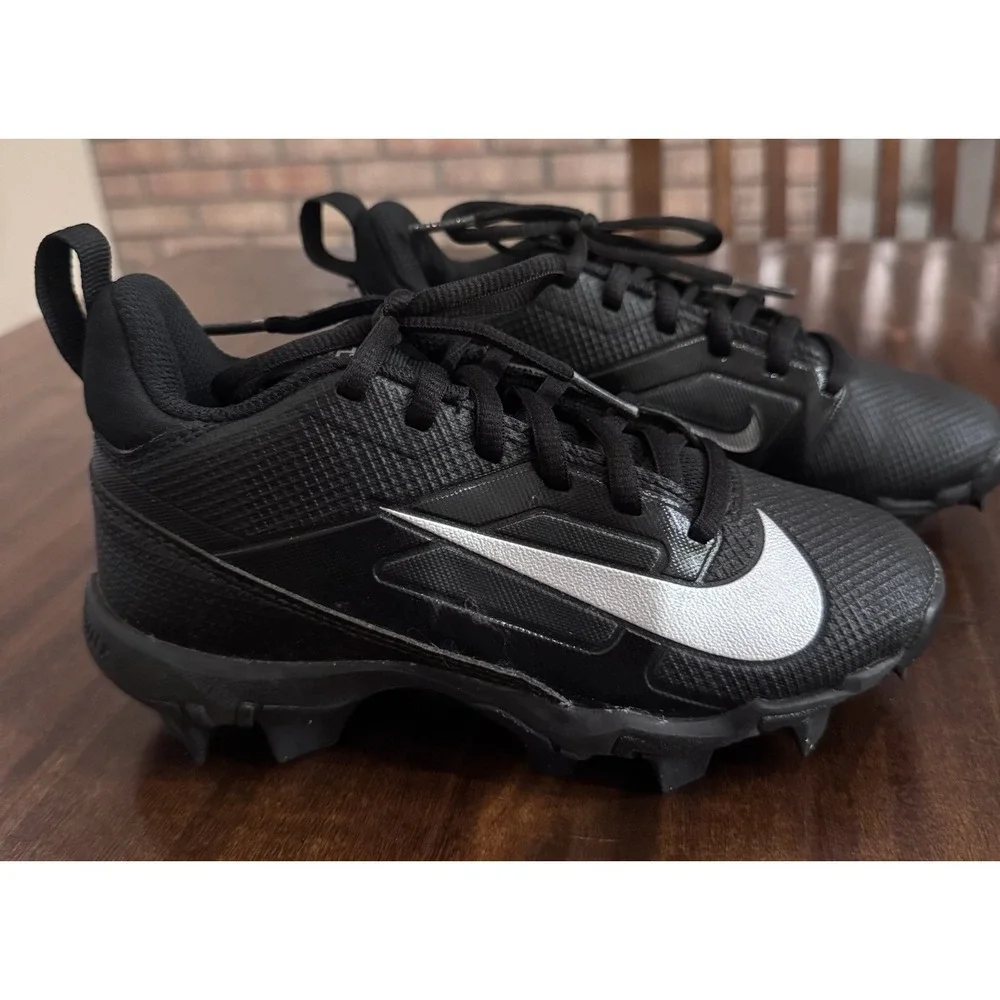 Nike Kids Alpha Menace 4 Shark Football Cleats Black Silver FQ4012-002 Size 13C
